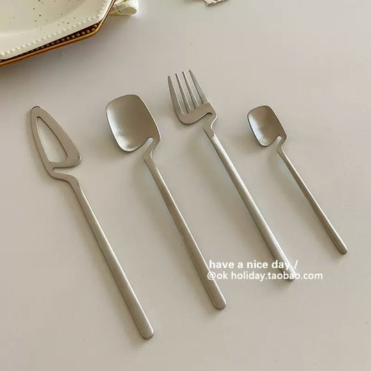 incomplete cuttery set