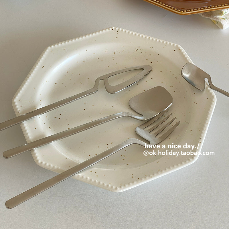 incomplete cuttery set